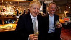 El primer ministro de Reino Unido, Boris Johnson, junto a su reci�n designado ministro de Exteriores, Dominic Raab, ambos defensores de salir cuanto antes de la Uni�n Europea