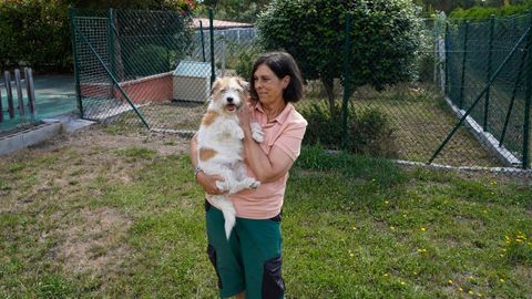 Adela Romay con uno de sus huéspedes en Mi Segunda Caseta.