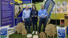 La gerencia de Savelo, con el galardn recibido en el Ifeza de Zamora.