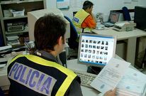 En Espa�a se persigue a quienes realizan, almacenan o intercambian fotos de pornograf�a infantil.