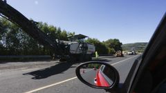 Obras ayer en el kil�metro 26 de la N-540, entre Gunt�n y el desv�o a Monterroso y Antas
