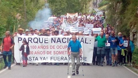 Manifestacin contra el lobo en Cabrales