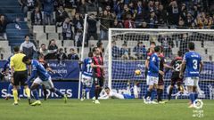 Gol Yoel Barcenas Linares Real Oviedo Reus Carlos Tartiere.Linares se lamenta tras el gol de B�rcenas en el Real Oviedo - Reus