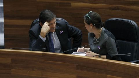 El presidente asturiano, Javier Fernández, y la consejera de Hacienda, Dolores Carcedo
