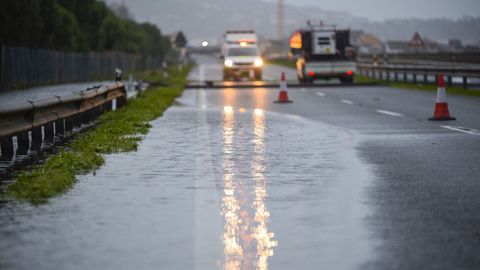 El mar invadi� en invierno varios d�as seguidos la autov�a de Mar�n