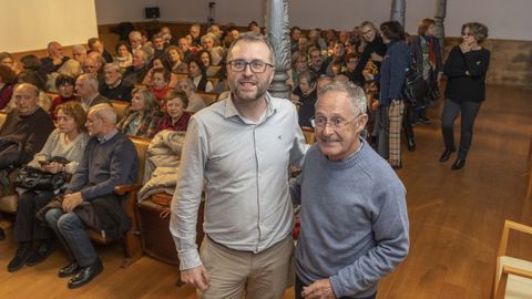 �ngel Carracedo -derecha- particip� en Os Luns do Ateneo