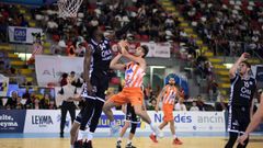 Lance del encuentro de la primera vuelta entre el Leyma B�squet Coru�a y el Alicante