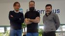 Desde la izquierda, Alejandro, Ismael y Pedro, viveirenses y amigos de siempre que dirigen una innovadora empresa tecnológica en Vigo. 