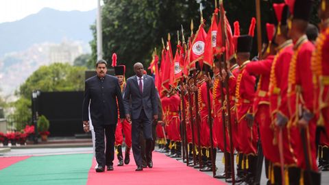 El presidente venezolano, Nicolás Maduro, recibe en Caracas a su homólogo haitiano, Jovenel Moise.