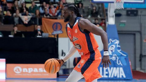 Mus Barro, durante un partido en el Coliseum.