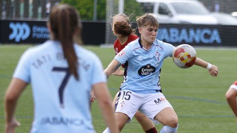 La jugadora de As Celtas Mar�a Figueroa, en un partido en A Madroa.