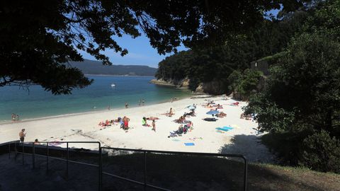 La playa de Caolín es muy apreciada por la limpieza de sus aguas y la calidad de su arena