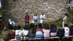 Envo dun exemplar do  Alba de gloria  de Castelao  Unesco nun acto celebrado en Muras