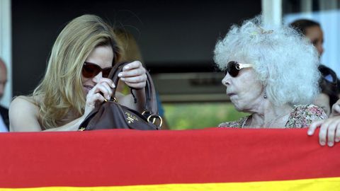 Genoveva Casanova y la duquesa de Alba, en una imagen de archivo