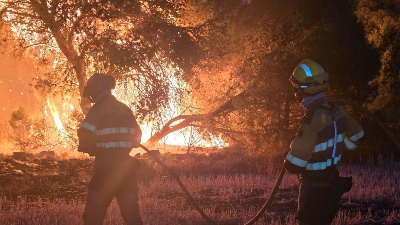Más de 2.200 hectáreas arrasadas en un incendio forestal en la localidad zaragozana de Leciñena