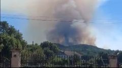 Humareda del incendio forestal en Ba�os de Molgas.
