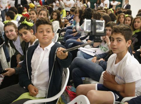 Los chavales guardar�n en la retina y en sus m�viles el recuerdo de este encuentro mutitudinario.