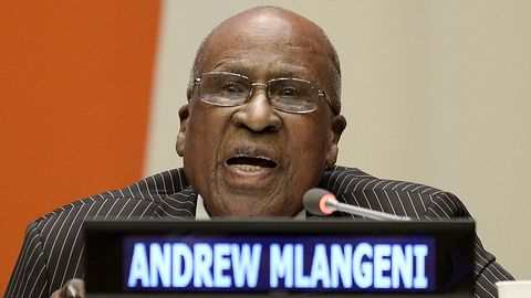 Imagen de archivo de Andrew Mlangeni  en la reunin del pleno de la Asamblea General en conmemoracin del da internacional de Nelson Mandela en la sede de la ONU en Nueva York