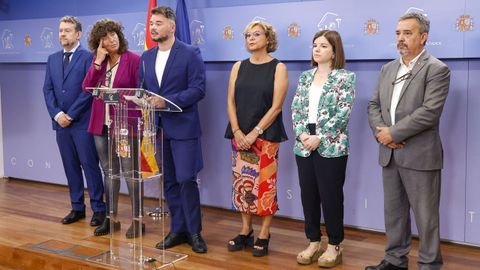 Gabriel Rufi�n, de ERC, junto a otros diputados del partido en una rueda de prensa.