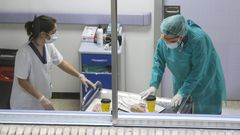 Trabajadores de una zona aislada de atencion al covid-19 del hospital Juan Cardona de Ferrol