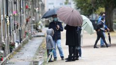 Un difuntos de media hora en el cementerio en Vigo