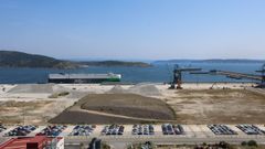 Descarga de los coches de SAIC en el puerto exterior de Ferrol.