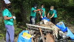 La jornada de limpieza de Coidemos Lugo, en im�genes