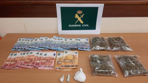 Intervenci�n de la Guardia Civil contra el tr�fico de drogas en Vald�s
