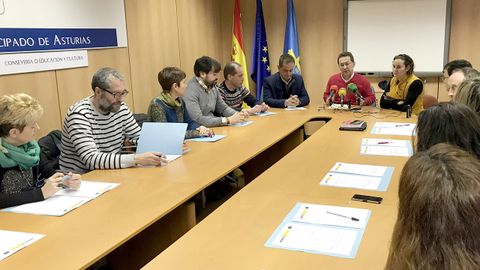 El consejero de Educaci�n y Cultura, Genaro Alonso, en la firma con 17 centros educativos del segundo ciclo del contrato-programa para la mejora del �xito escolar
