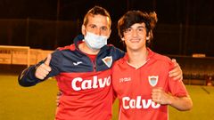 Borja, celebrando o ascenso en Mi�o con Tom�s, o veterano do equipo