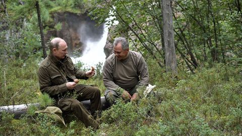 Putin junto al ministro de defensa Sergei Shoigu