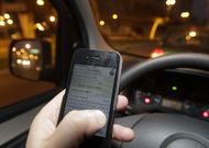 El uso del WhatsApp en el coche est� prohibido incluso cuando se est� parado en los sem�foros. 