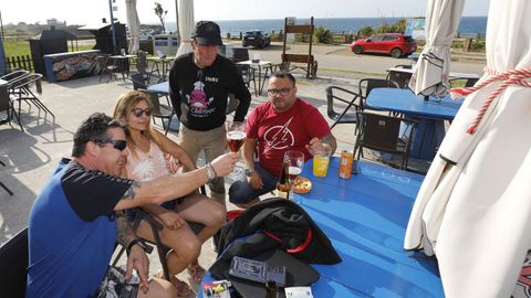 El Chiringuito Playa de Os Castros, en Ribadeo, en una imagen de una pasada campa&ntilde;a, que este viernes vuelve a abrir un a&ntilde;o m&aacute;s, iniciando as&iacute; su d&eacute;cimo cuarta temporada