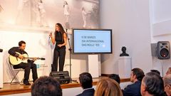 Rosa Cedr�n intrepret� �Negra Sombra�