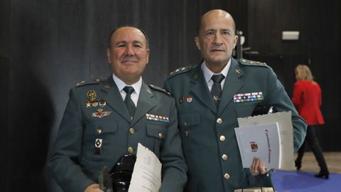 El capit�n jefe del subsector de tr�fico de la Guardia Civil, �ngel R. Rodr�guez Garc�a, junto al coronel jefe de la comandancia de Ourense, Manuel J. Novo Colldefors.