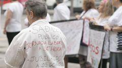 Trabajadoras del Servicio de Ayuda a Domicilio, Residencias y Afines, concentradas frente a la sede de la Fundaci�n de Servicios Sociales de Gij�n