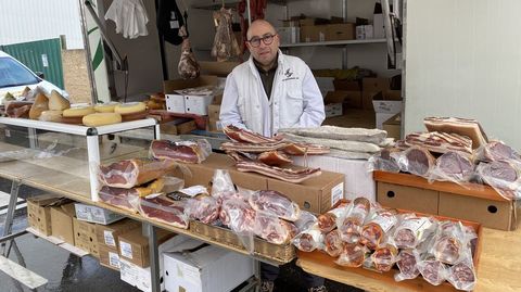 Jes�s Salvador N��ez, en la feria de Trives