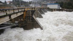 As� baja el Mi�o por Ourense