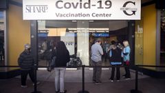 Centro de vacunaci�n en La Mesa, California
