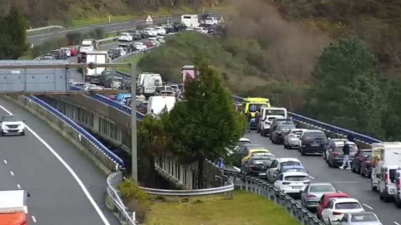 Un accidente de 14 coches obliga a cortar la A-52 en A Cañiza y provoca ...