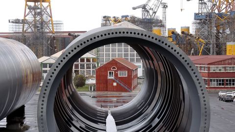 El astillero de Fene fabrica actualmente cimentaciones monopilotes -de una sola pata- y jackets, de varias