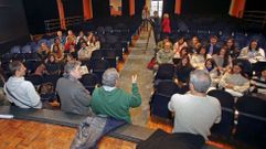 Lores dirigi�ndose a alumnos de Arquitectura en el Teatro Principal en Pontevedra