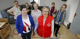 Peregrina es uno de las 18 participantes del taller de memoria que cada semana se re�nen en Cruz Roja con la voluntaria Mar�a Eva. 