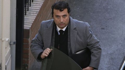 El capitn del Costa Concordia, Francesco Schettino, llega al lugar donde ser juzgado.