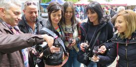 Numerosas personas pasaron a lo largo del d�a por el recinto de la feria, en Ferreira. 