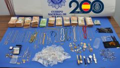 Objetos y dinero inautados por la Polic�a Nacional en una intervenci�n contra robos en viviendas de Oviedo