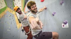 Jacobo Garca y Miguel Queimao, dos de los impulsores de Bonobo, un espacio de escalada que abri en marzo en Bueu.