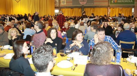Codillo.M�s de 1.050 comensales se citaron en la Festa do Codillo