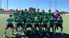 Emma L�pez, en la esquina superior izquierda, es una de las dos futbolistas de la base de la SD Burela y la �nica infantil, por lo que compite con el equipo masculino de Preferente Futgal