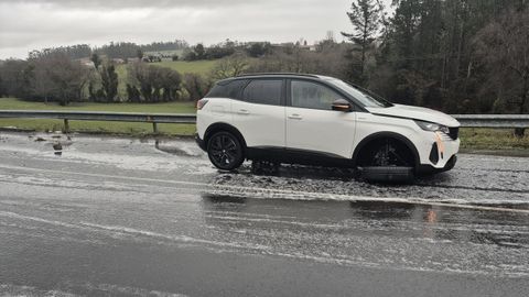 A un kil�metro del otro accidente se produjo una salida de v�a.